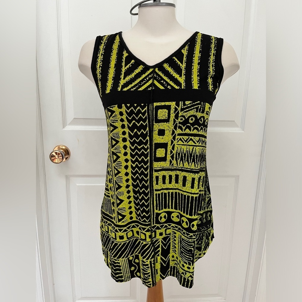 VS Collection sleeveless ladies top size small